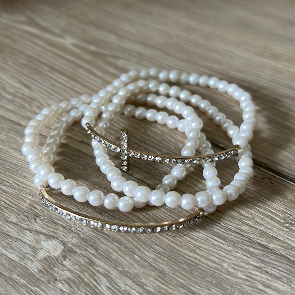 • Pearl with cross set of four stretch bracelets •